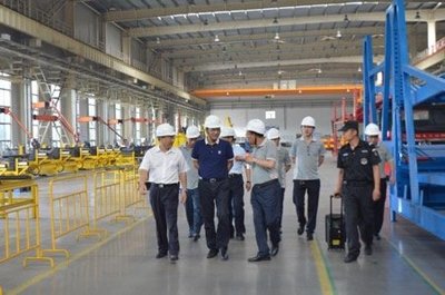 中國汽車工業(yè)協(xié)會副秘書葉盛基長蒞臨大連專用車產業(yè)園